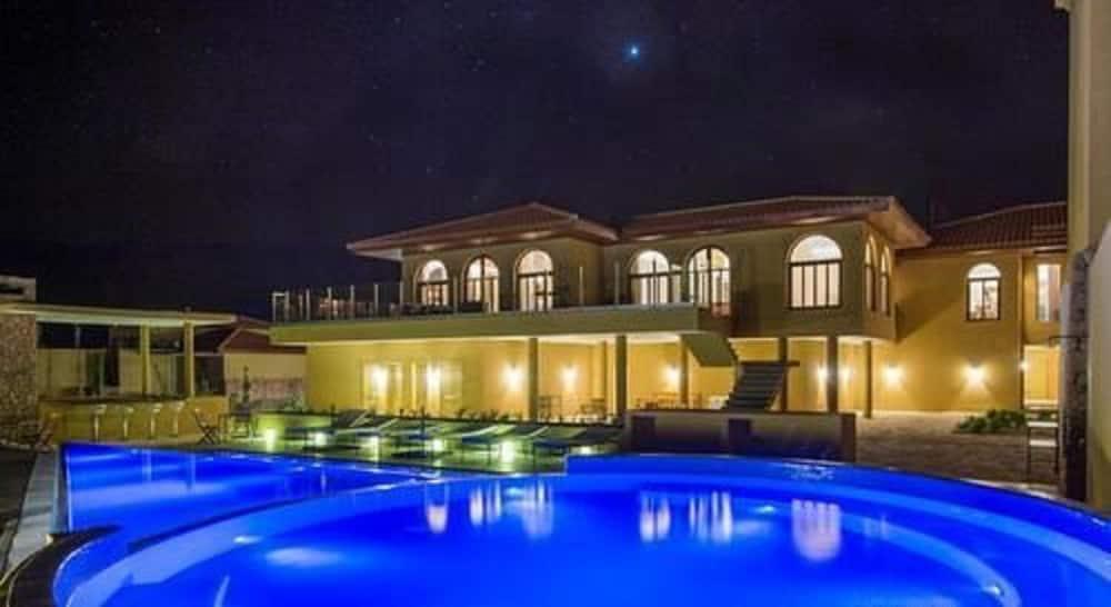 Grace Cafayate Hotel ภายนอก รูปภาพ The pool at the hotel