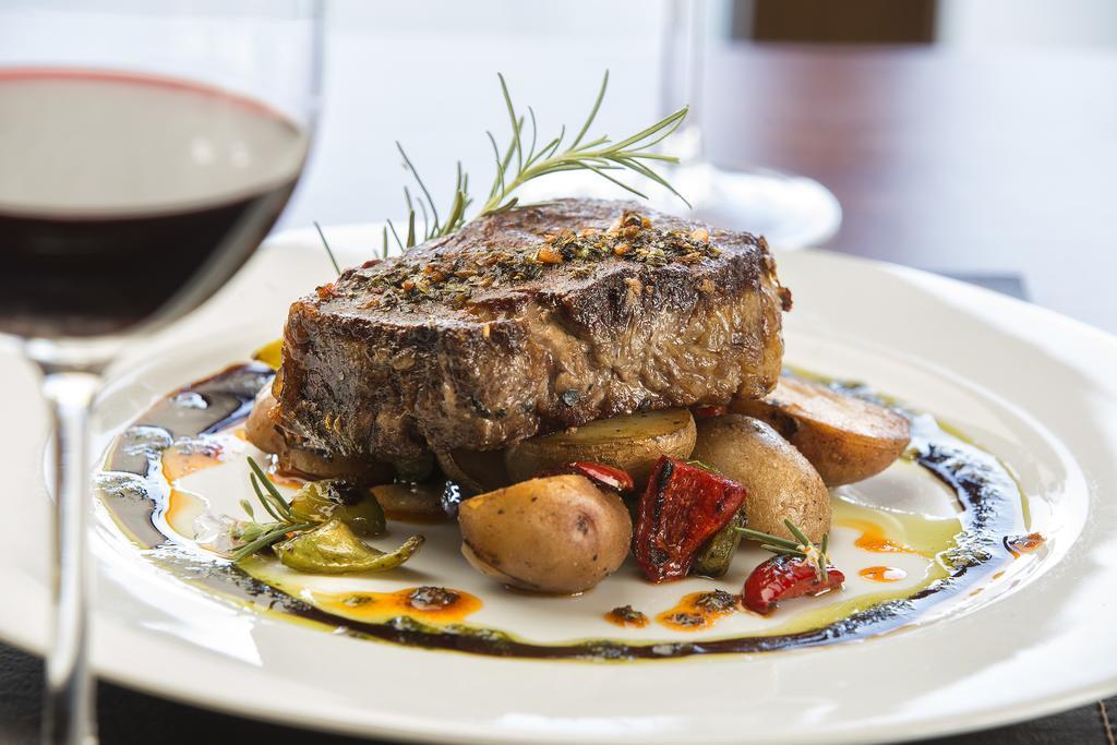 Grace Cafayate Hotel ภายนอก รูปภาพ A steak prepared with a dry rub