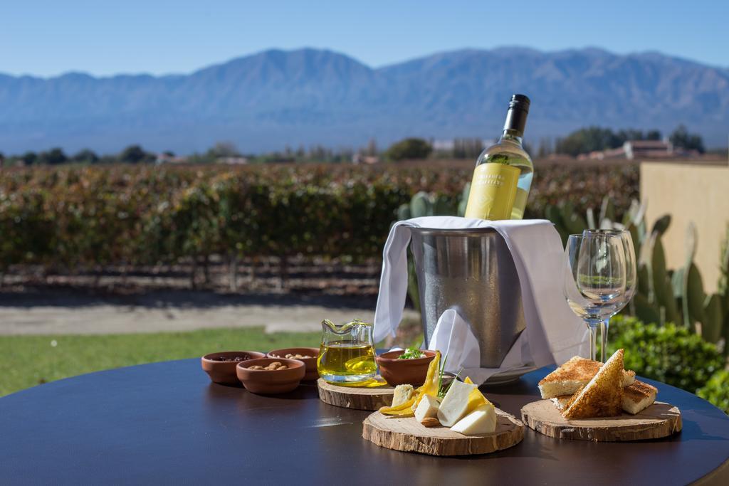 Grace Cafayate Hotel ภายนอก รูปภาพ A bottle of wine from the region