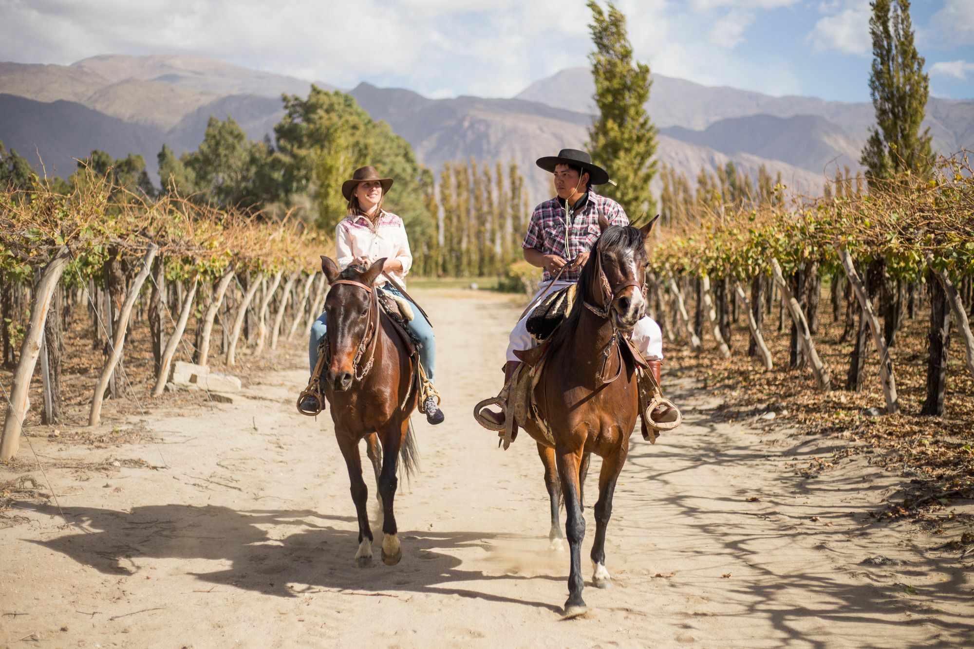 Grace Cafayate Hotel ภายนอก รูปภาพ Horse riding in the wine region of Mendoza
